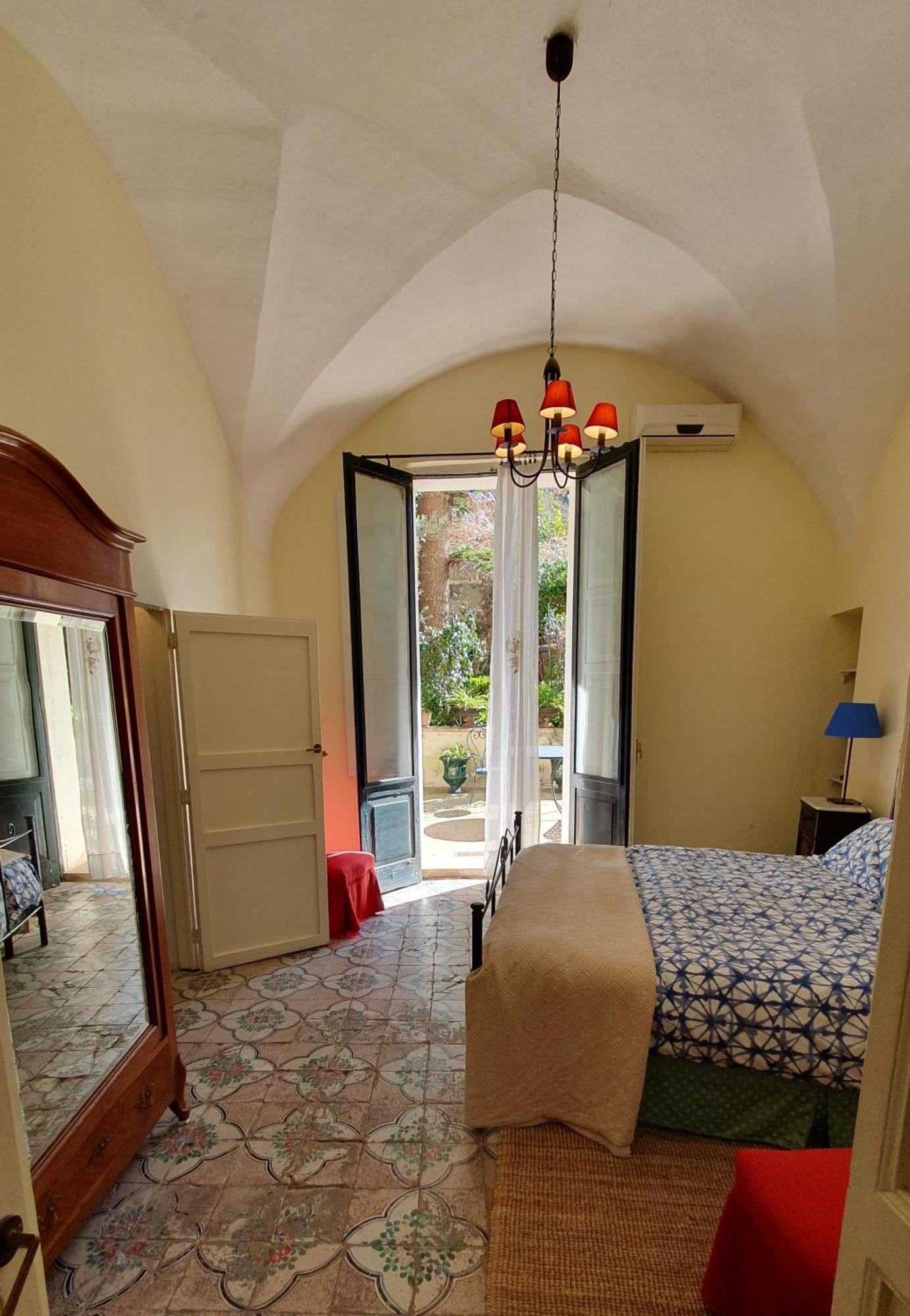 דירות לצ'ה Palazzo Bernardini מראה חיצוני תמונה
